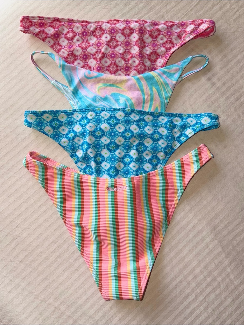 RVCA BILLABONG GILLY HICKS Bundle of 4 Size Medium bikini bottoms